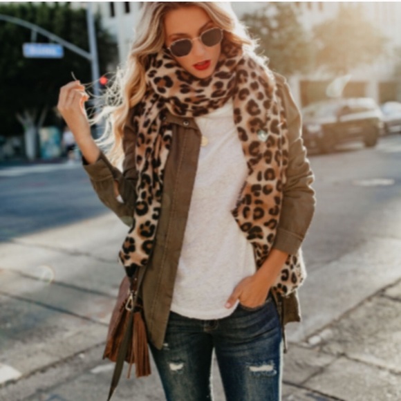 ‘PEGGY’ Leopard Print Blanket Scarf - Picture 3 of 5